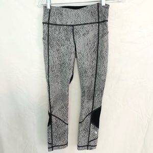 Lululemon Leggings - black and white - Size 4